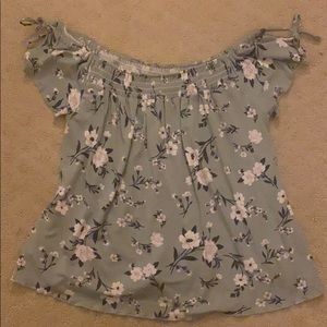 American eagle off the shoulder top!!